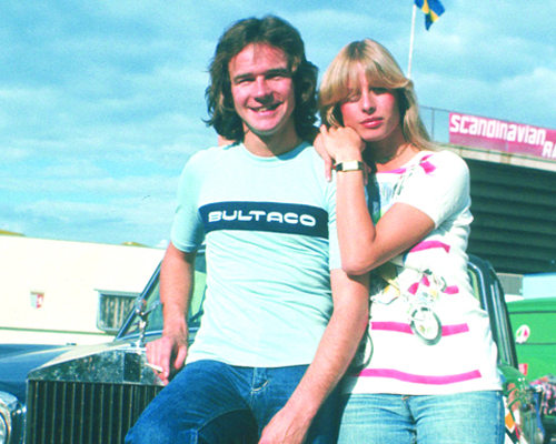 Sheene y su esposa