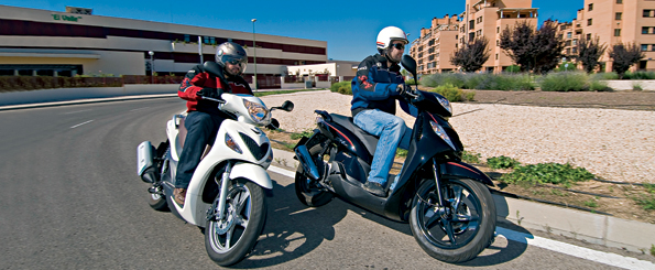 Honda Scoopy Vs. Suzuki Sixteen