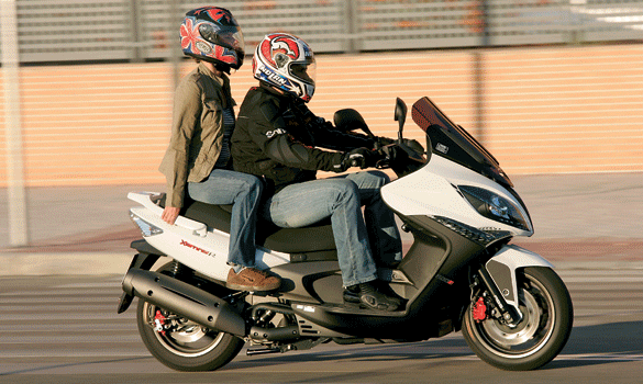 Yamaha-TMax-(ABS)-vs-KYMCO-Xciting-(ABS) Yamaha-TMax-(ABS)-vs-KYMCO-Xciting-(ABS)