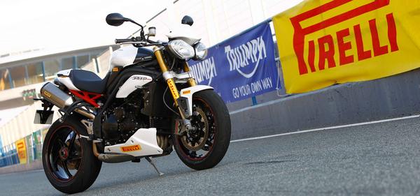 Pirelli_Triumph_Speed_Triple_R (2)Portada Pirelli_Triumph_Speed_Triple_R (2)Portada