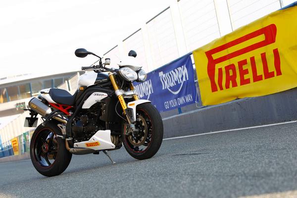 Pirelli_Triumph_Speed_Triple_R (2)WEB