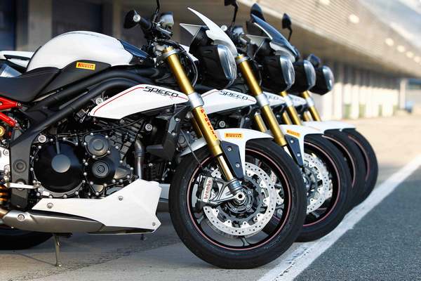 Pirelli_Triumph_Speed_Triple_R (4)WEB