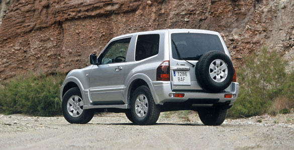 Mitsubishi Montero año 2003 trasera
