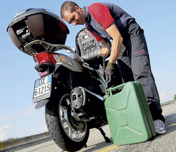 ¿Me pueden multar por quedarme sin gasolina en mi moto? 11 La gasolina