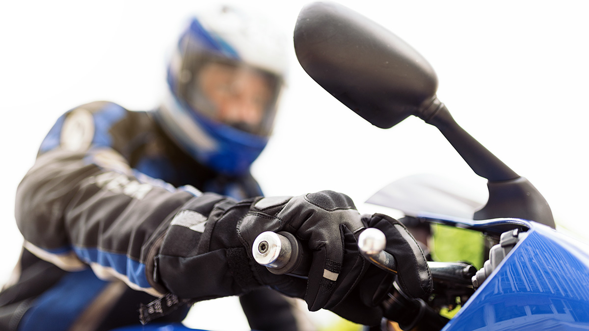 ¿Sabes cómo frenar correctamente con tu moto o scooter? 5 Frenar en moto