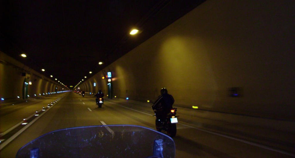 Seguridad en moto: consejos para conducir con más seguridad 12 tunel 1