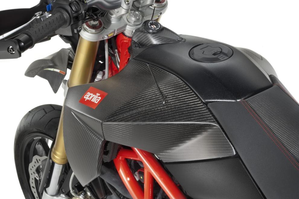 aprilia dorsoduro 750 factory 1