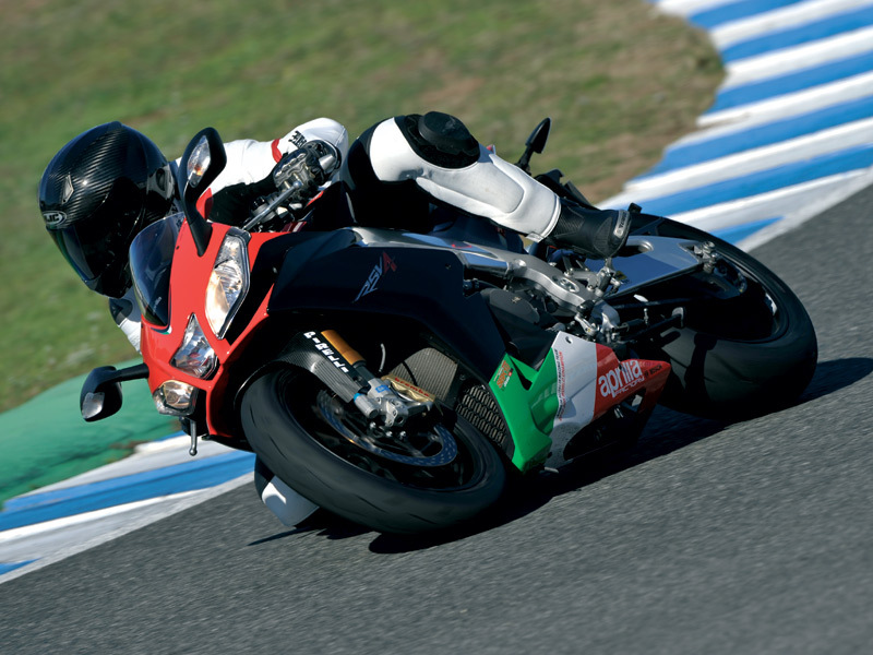 aprilia rsv4