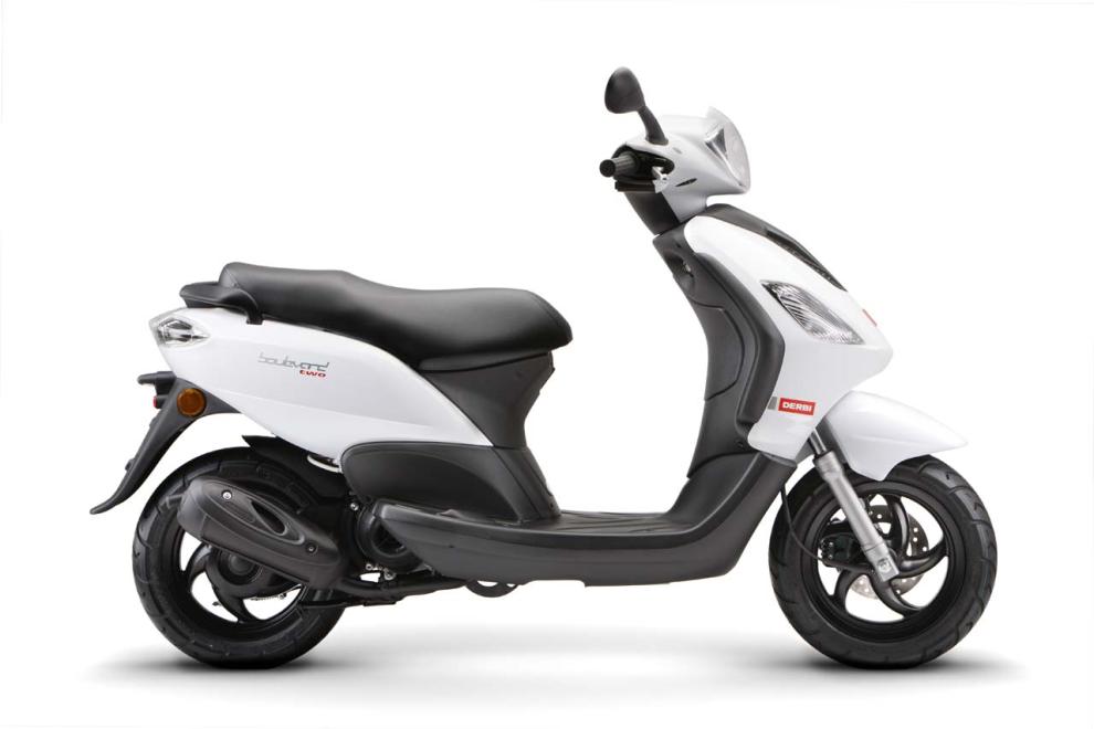 Consigue hasta casi 4.000 € de descuento en tu moto nueva 5 derbi boulevard 50 2t 1