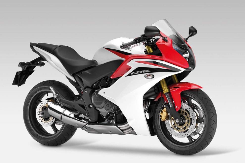 Consigue hasta casi 4.000 € de descuento en tu moto nueva 8 honda cbr 600 f