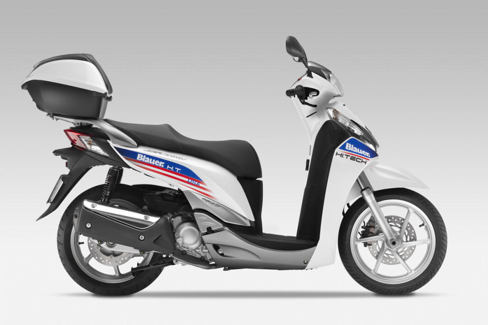 Honda presenta el Scoopy SH300i Blauer Hi-Tech 2 sh300i blauer side1