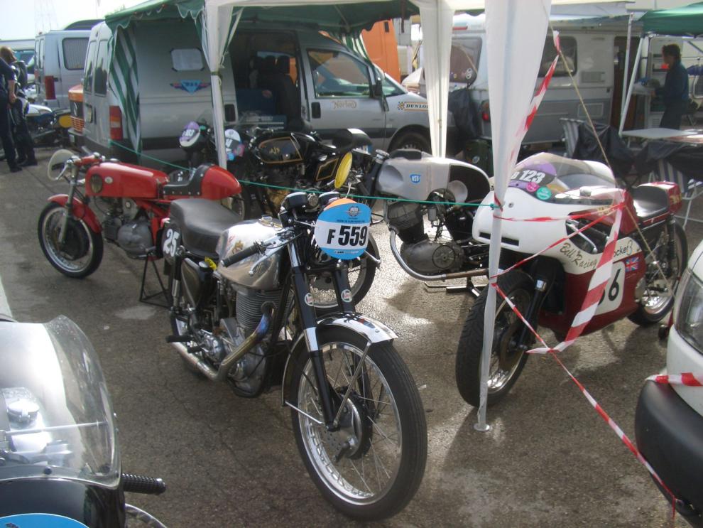 foto paddock moto legende1