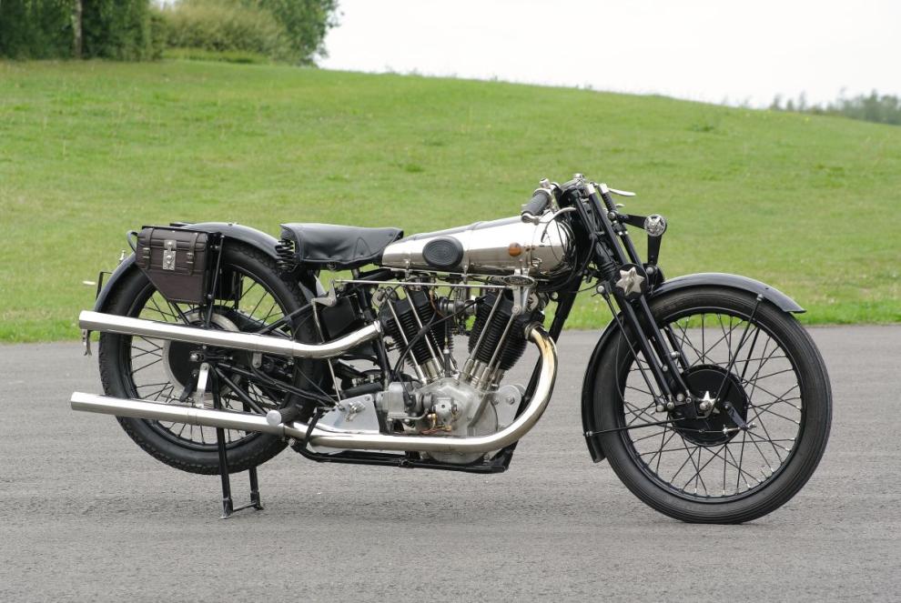 ¿Brough Superior vuelve a renacer? 2 2011 brough superior ss100 01