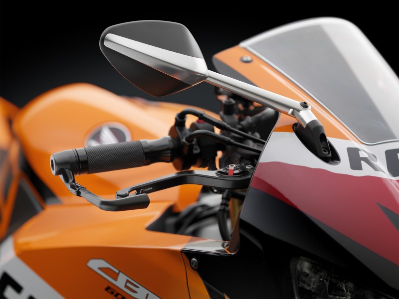 Más de 3.000 accesorios preparados con mimo para tu moto 2 rizoma 1
