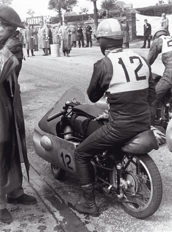 Españoles en el Tourist Trophy 4 4 1956 125cc circuito de clypse paco gonzalez montesa