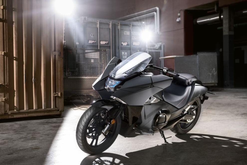 HONDA NM4 VULTUS: la moto manga en acción 2 honda nm4 vultus ym14 005