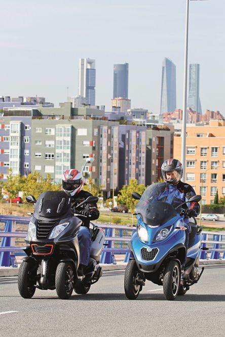 Enfrentamos al Piaggio MP3 500 Sport con el Peugeot Metropolis 400 RS