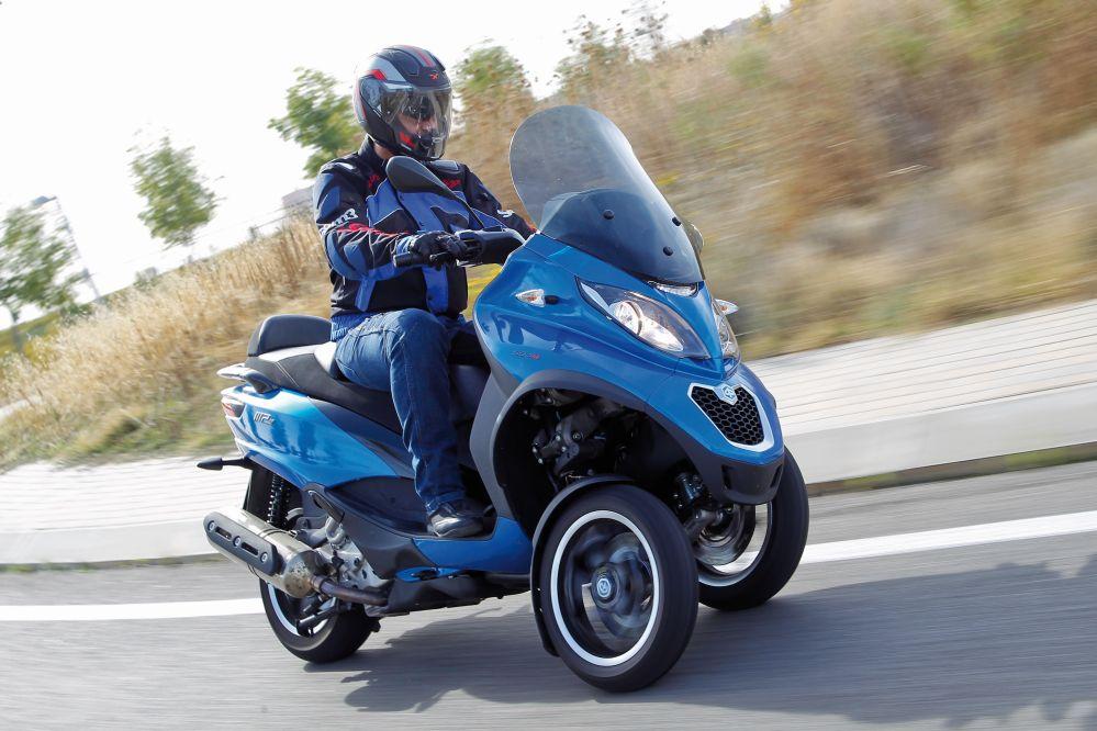 Enfrentamos al Piaggio MP3 500 Sport con el Peugeot Metropolis 400 RS