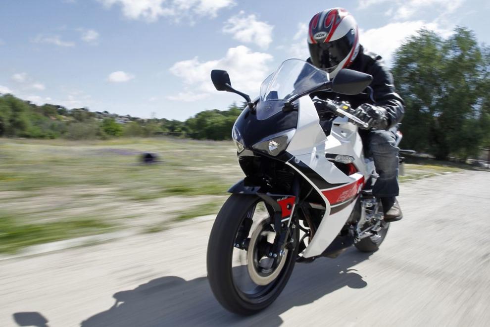 Hyosung GD 250 R-EXIV: carné A2 supersport