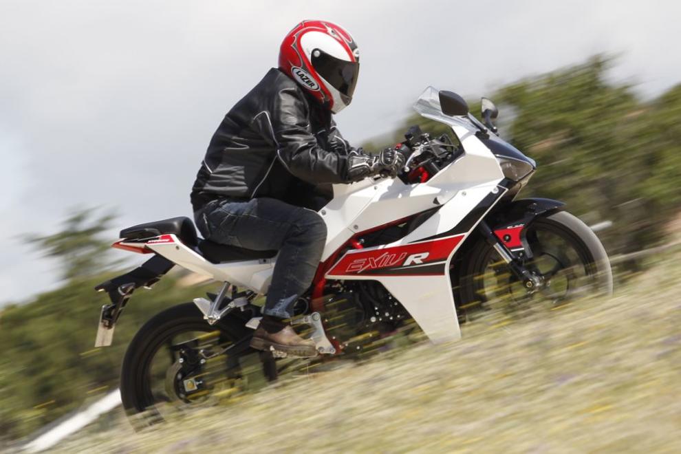 Hyosung GD 250 R-EXIV: carné A2 supersport