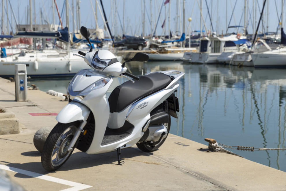 Primera prueba nueva Honda Scoopy 300i 2 honda scoopy 300i 2015 18 g