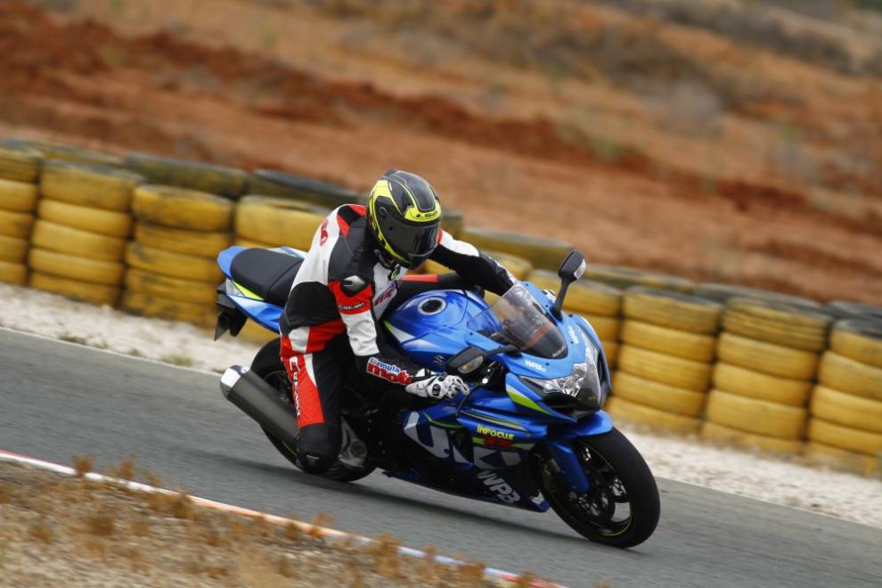 Prueba Suzuki GSX-R 1000 2015 en circuito: ¿Corto o largo?