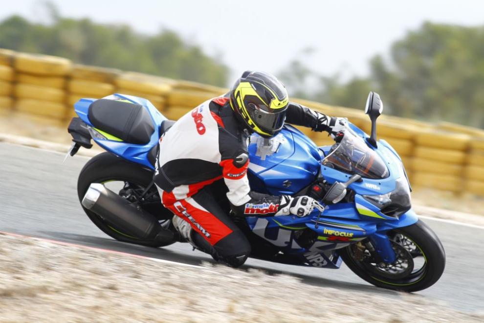 Prueba Suzuki GSX-R 1000 2015 en circuito