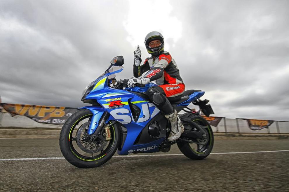 Prueba Suzuki GSX-R 1000 2015 en circuito