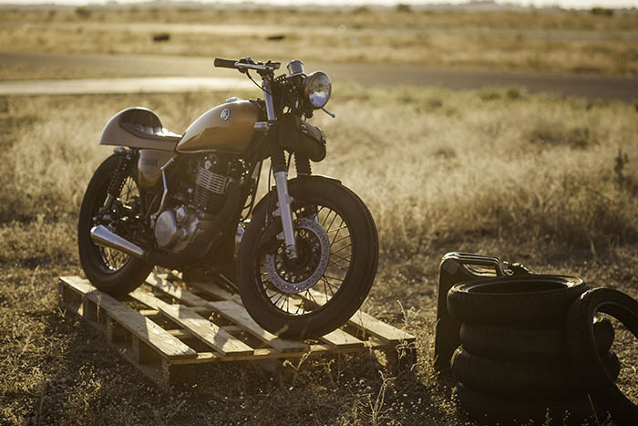 Yamaha SR400 transformado al estilo Café Racer