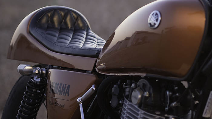 Yamaha SR400 transformado al estilo Café Racer