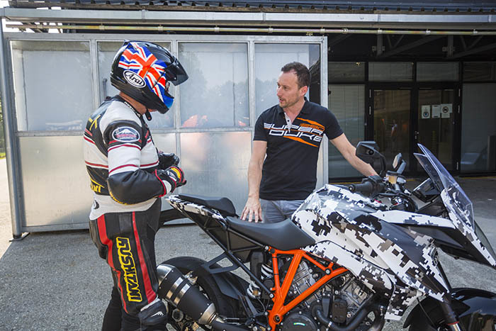 Prueba KTM 1290 SUPER DUKE GT 2016 9 KTM
