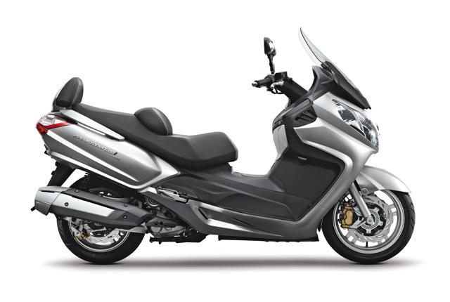 Suzuki Burgman 650 Executive vs. SYM Maxsym 600i Sport 6 maxsym 600ilx60a2 6 side mat black bk 001ul