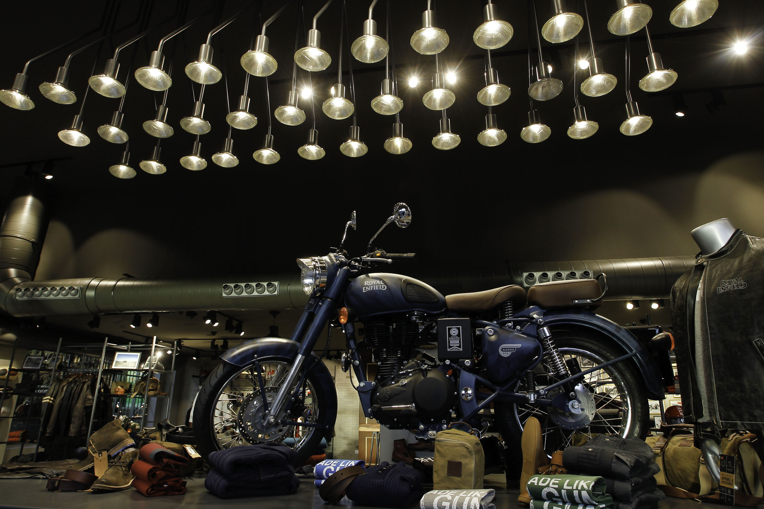 tienda royal enfield madrid 2