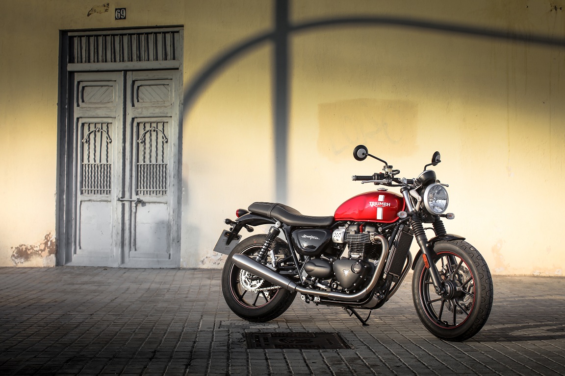 TRIUMPH BONNEVILLE STREET TWIN: nueva chica en la ciudad 11 triumph street twin 15