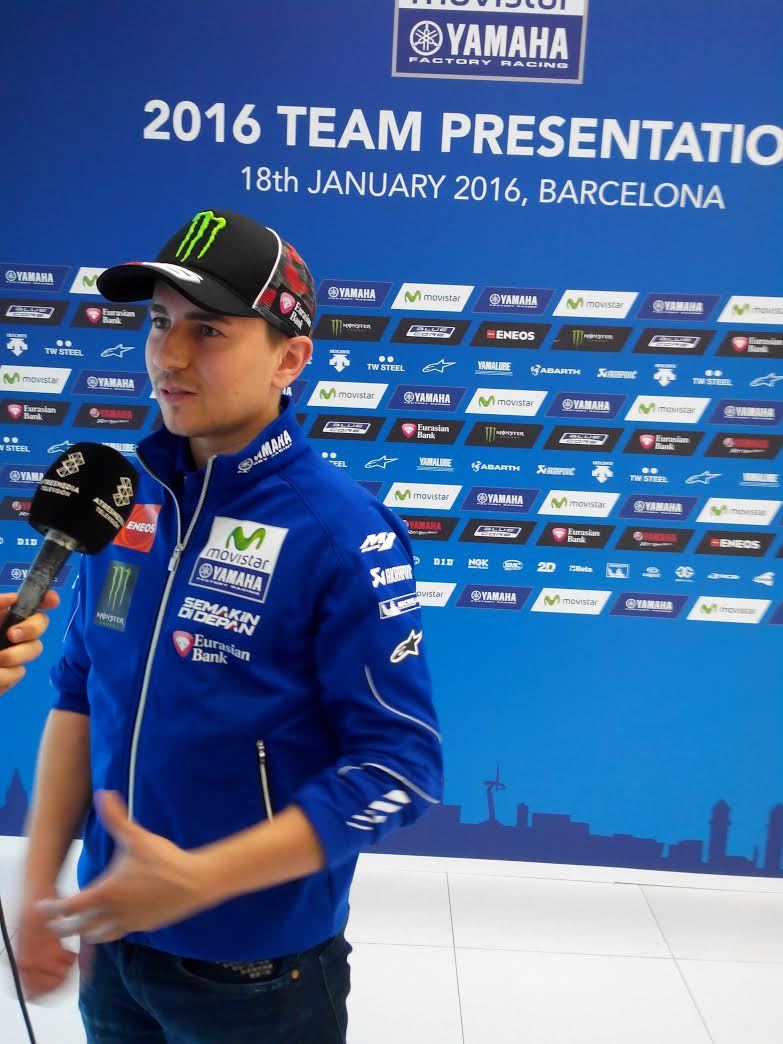 jorge lorenzo presentacion team yamaha movistar