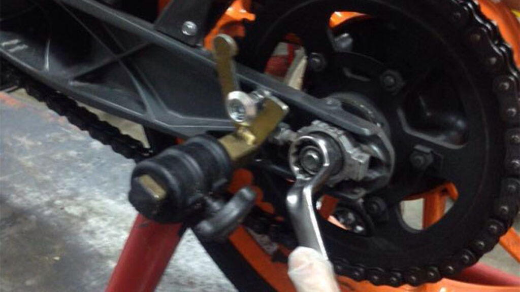 Por qué es importante que la cadena de tu moto esté bien tensada 7 img 20160212 wa0011 1