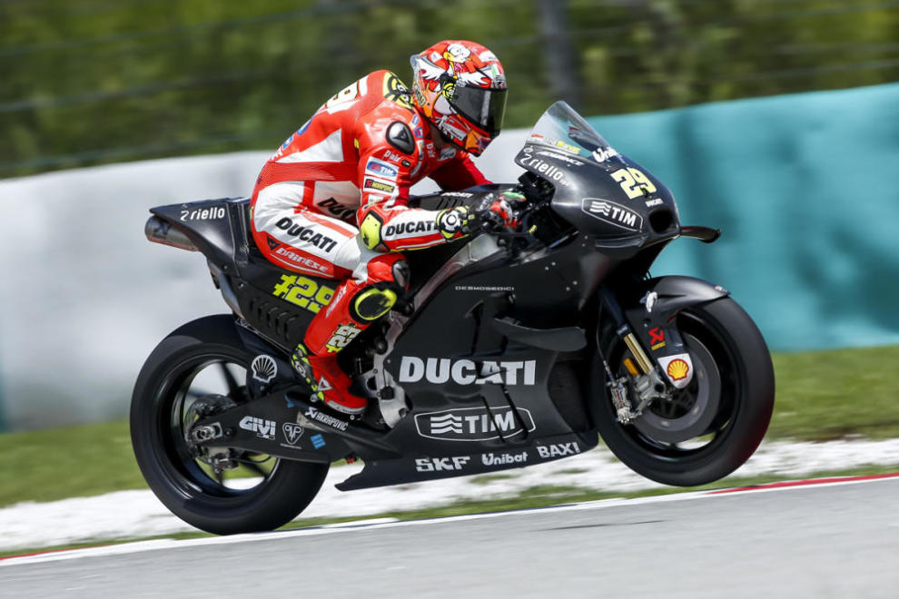 Casey Stoner, con neumáticos duros, la mejor Ducati del día 3 test sepang motogp 2016 100 g