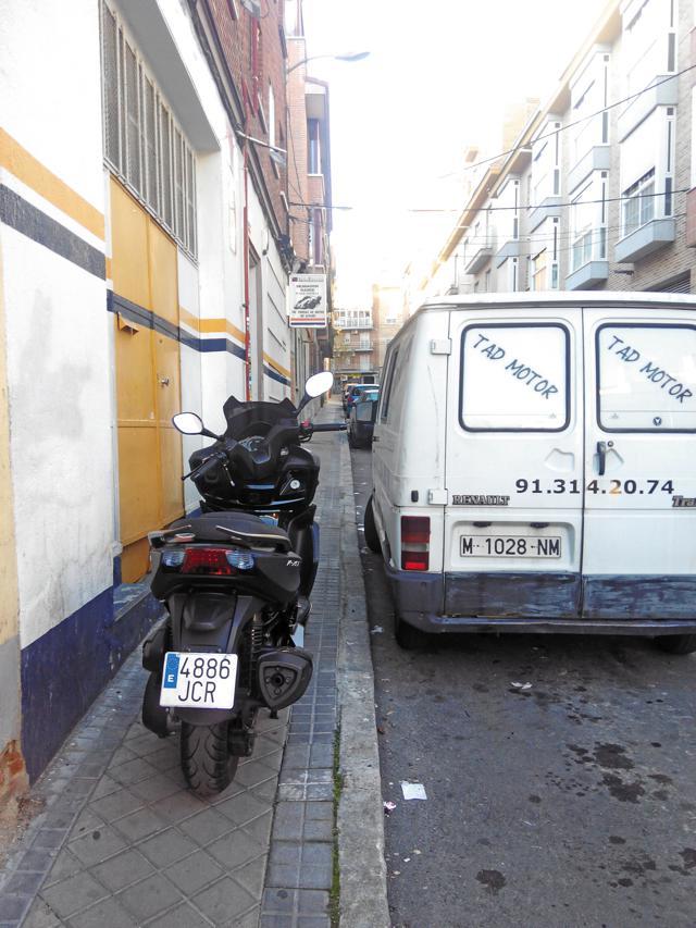 Dónde aparcar la moto sin jugártela: sin multas, sin que te la tiren... 12 Aparca tu moto sin jugártela