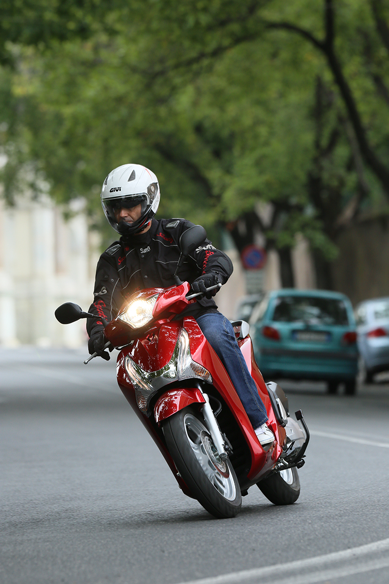 Honda Scoopy SH 125i en marcha