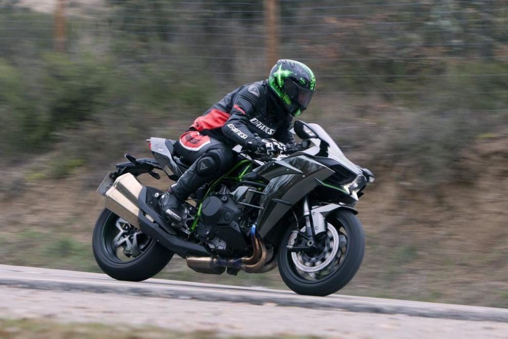 accidente Bombardeo autobús Carnet de moto A1, A2 y A ¿qué motos puedes conducir con cada uno?