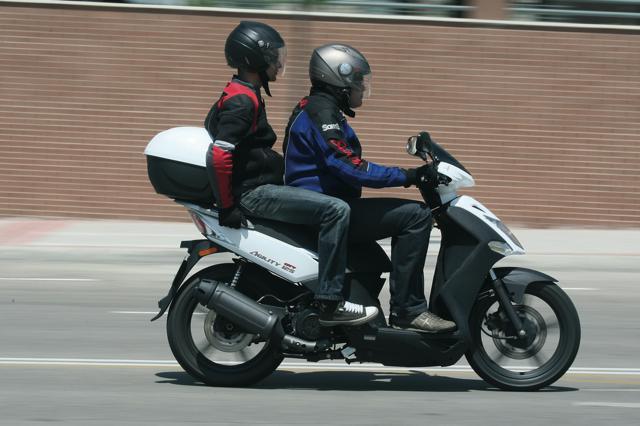 Técnicas de conducción a tener en cuenta si te pasas del coche a la moto 13 tecnicas conduccion si pasas del coche a la moto 0005