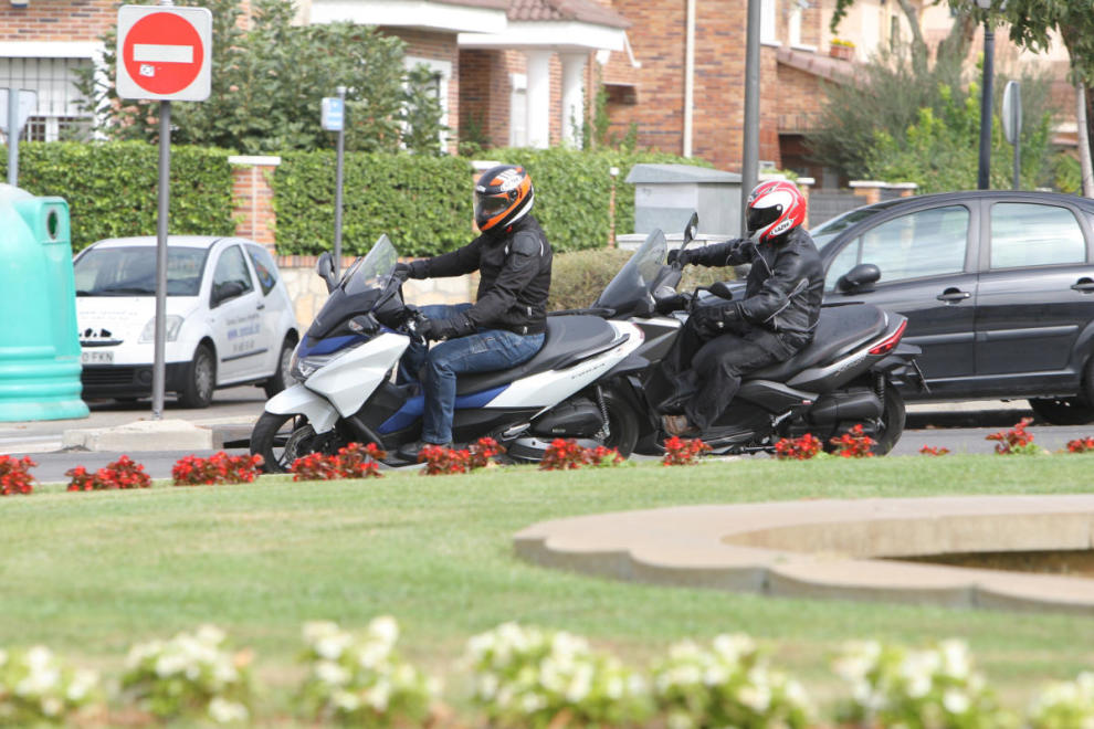 Yamaha XMAX 125 con el Honda Forza 125