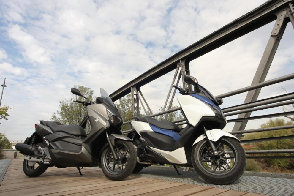 Yamaha XMAX 125 con el Honda Forza 125