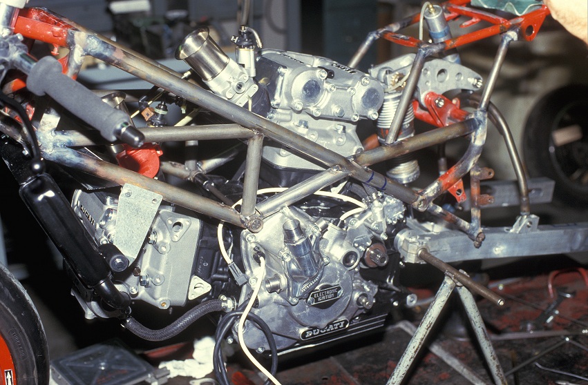 Historia de las Ducati <em>Desmoquattro</em> 2 historia de las ducati desmoquattro 13