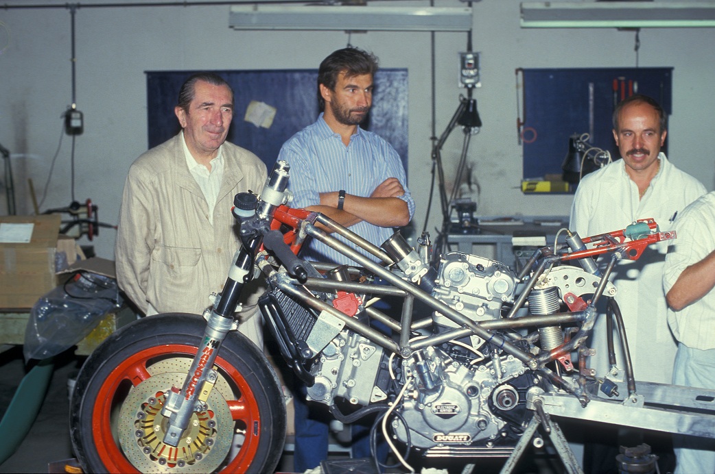 historia de las ducati desmoquattro 2 1