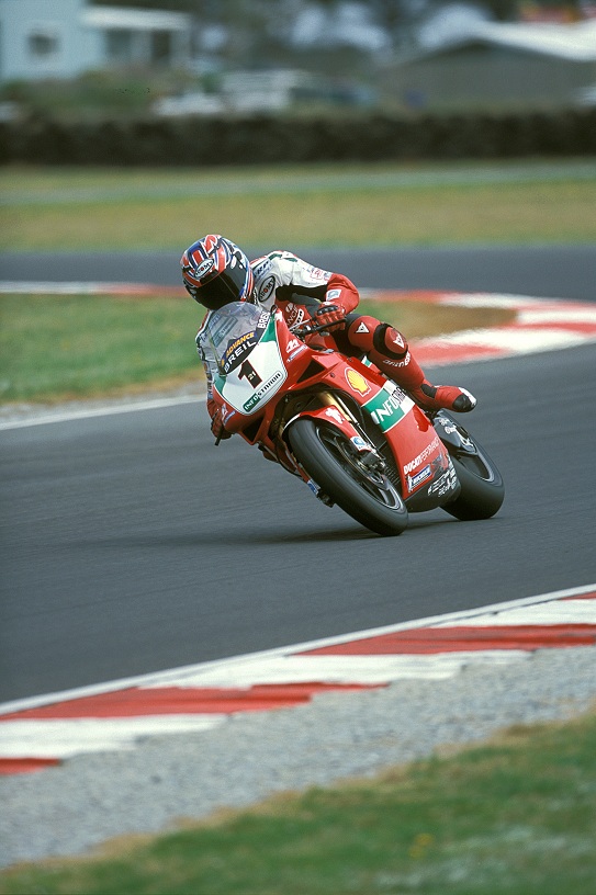 Historia de las Ducati <em>Desmoquattro</em> 9 historia de las ducati desmoquattro 7 1