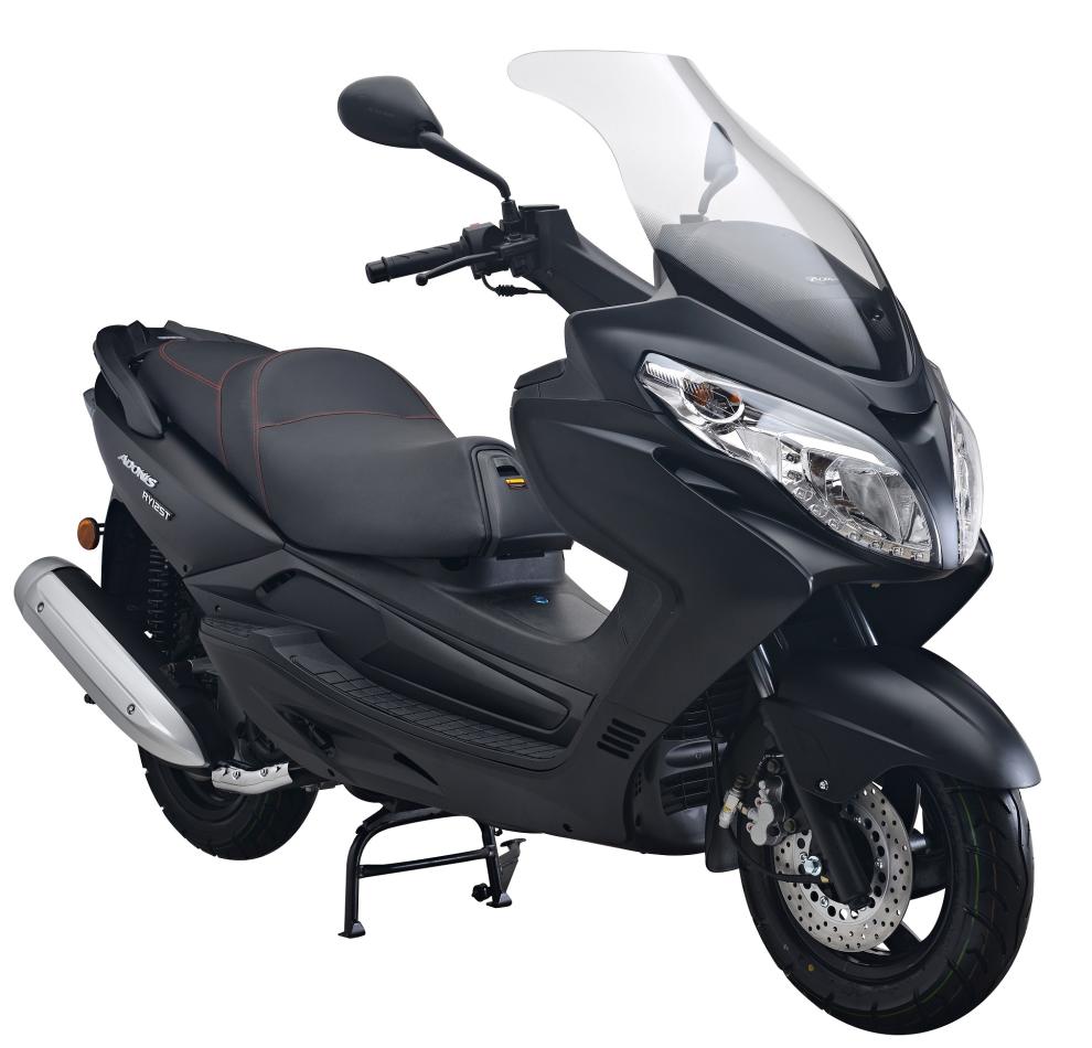 Ahorra hasta 1.850 € en tu moto nueva 18 riya adonis 125