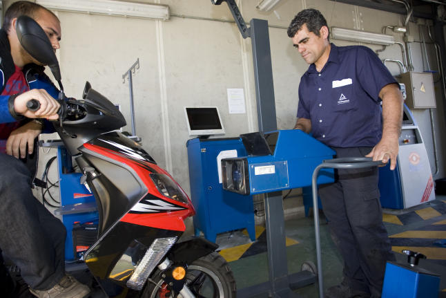 Espejos retrovisores para moto, todas las normas para pasar la ITV