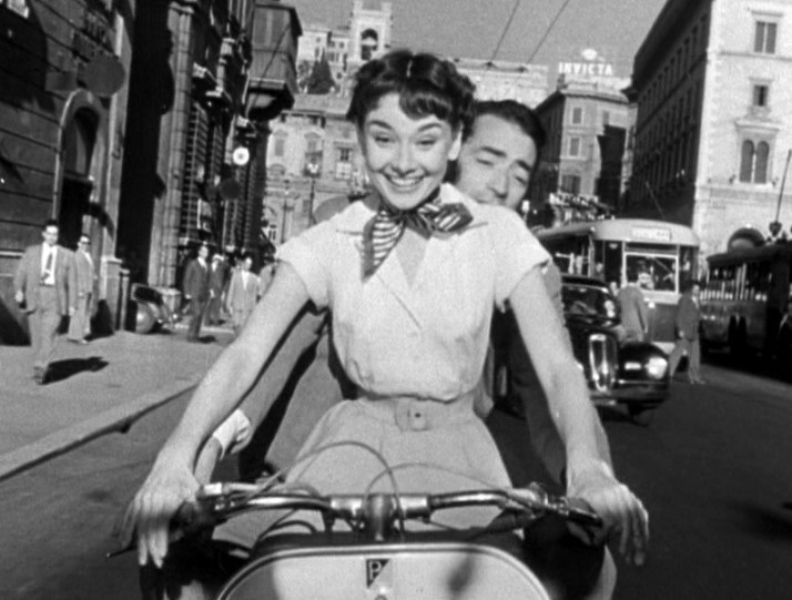 Las motos más famosas de la historia del cine 11 vacaciones roma 1953 vespa