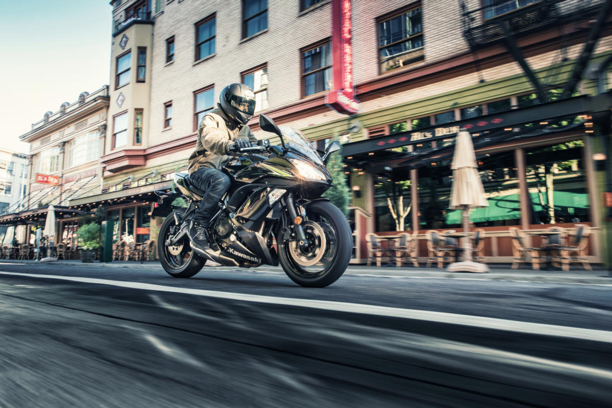 Kawasaki Ninja 650: esto es lo que te ahorras si compras cualquier versión 2023 de la popular moto sport-turismo, con limitación A2 gratis